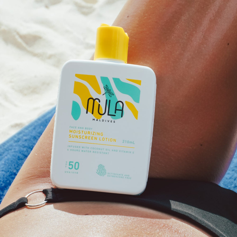 A photo of Mula Sunscreen standing against the thigh